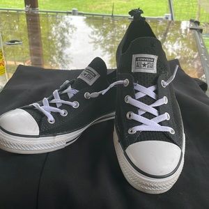 Converse all stars shoes. Size 9 1/2. In good condition, worn a couple times.